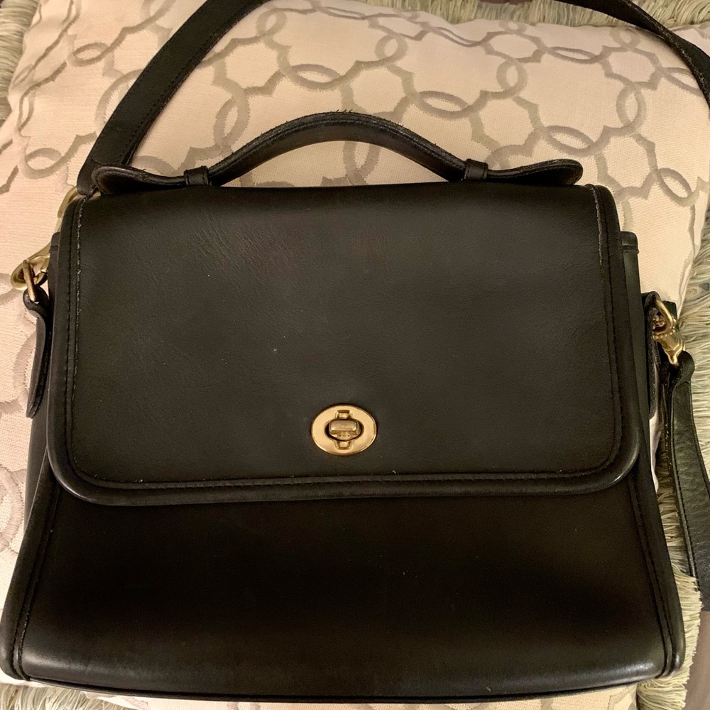 Coach soft leather bag.  Can be worn a cross body or held!  Great condition